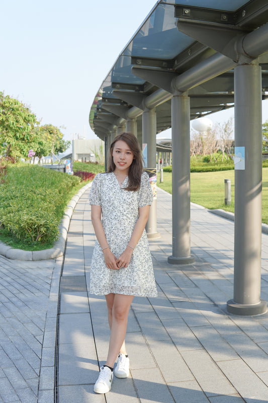 公主袖墨藍花雪紡OPS | 象牙白 (現貨)